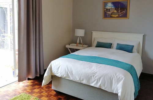 Pinelands House | Beautiful modern house centrally located in Leafy suburb of Cape Town