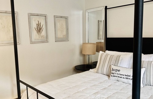 Telluride Apartment | Beautiful Modern In-town Studio with Kitchenette - steps from Gondola!