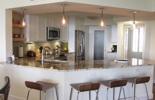 Bayway Isles Condo | Beautiful, modern 2 Bedroom plus Den Condo. Boca Ciega Bay Isla Key Isla Del Sol