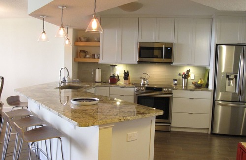 Bayway Isles Condo | Beautiful, modern 2 Bedroom plus Den Condo. Boca Ciega Bay Isla Key Isla Del Sol