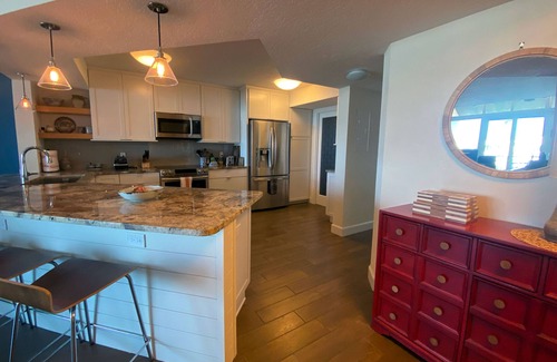 Bayway Isles Condo | Beautiful, modern 2 Bedroom plus Den Condo. Boca Ciega Bay Isla Key Isla Del Sol