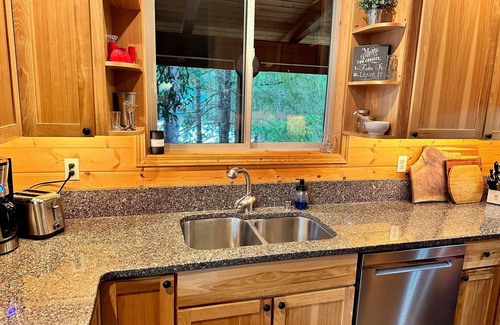 Packwood Cabin | Beautiful mountain cabin by river - 2.9 miles from town