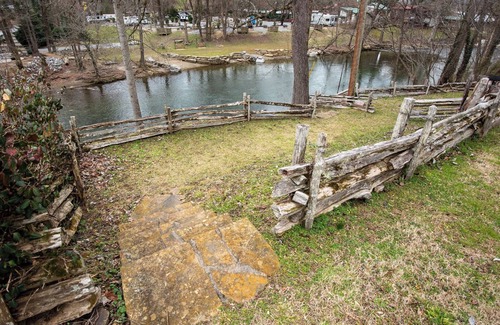 Townsend Cabin | Beautiful mountain cabin with river access. Firepit and wood burning fireplace .
