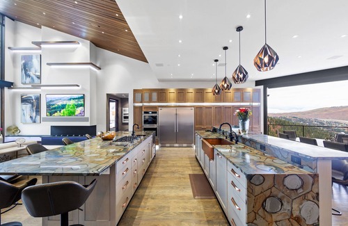 Pineridge House | Beautiful mountain home w/endless entertainment! BOOK NOW! 30 DAY Req'd