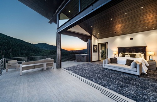 Pineridge House | Beautiful mountain home w/endless entertainment! BOOK NOW! 30 DAY Req'd