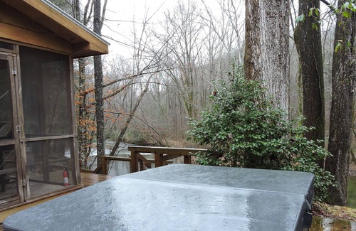 Cleveland Cabin | Beautiful mountain home with Hot tub, deck right up to riverfront.