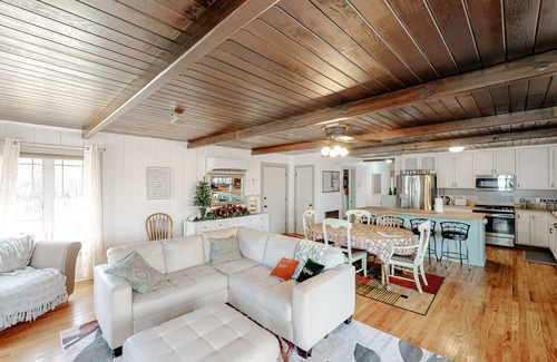 Oakhurst House | Beautiful Mountain Home Near Yosemite and Bass Lake w/Free WiFi, Deck