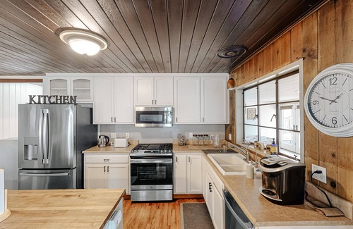 Oakhurst House | Beautiful Mountain Home Near Yosemite and Bass Lake w/Free WiFi, Deck