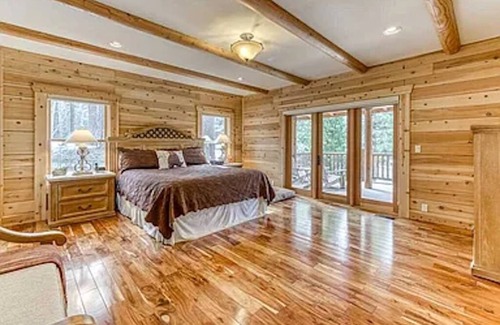 Whitehawk House | Beautiful mountain log home located near world famous hiking, skiing and golfing