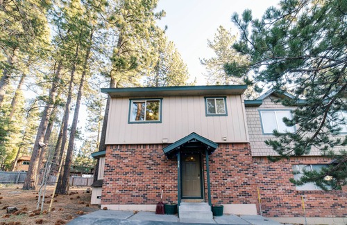 Lake Forest Condo | Beautiful Mountain Modern Home With Office