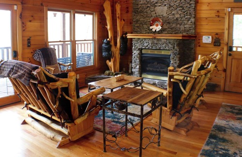 Townsend Cabin | Beautiful mountain sunrise view at Cobblestone Manor