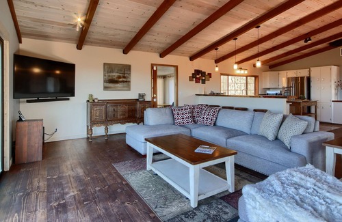 Mariposa House | Beautiful Mountain Top Retreat-Spectacular Views/Hot Tub - Close to Yosemite