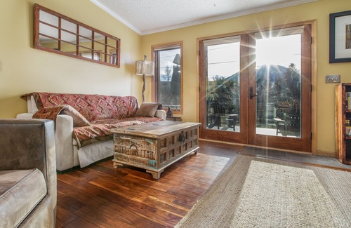 Willow Grove House | Beautiful Mountain Getaway - Right on the Blue River!