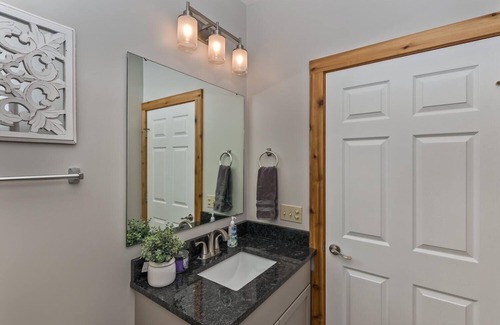 Mountain Air Condo | Beautiful Mountain Views-Comfortable and Stylish Home- by Sunscape Property Management