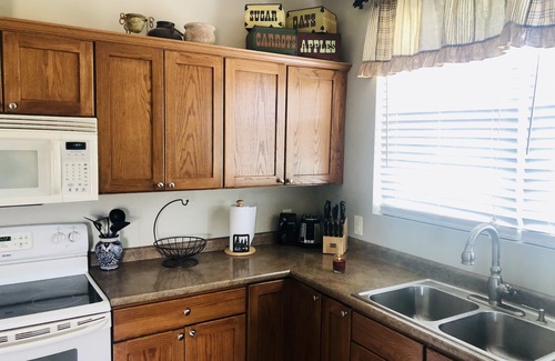 Leicester House | Beautiful Mountain Views on 35 Acre Horse Farm!