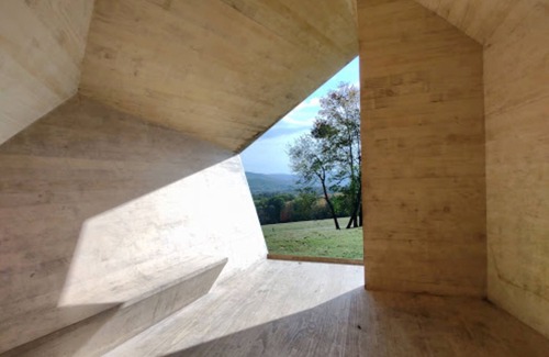 Sheffield House | Beautiful Mountainside House with nearby Lake and Hiking Trails