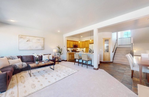 Rendezvous Condo | Beautiful multi-level condo in the heart of Town of WP. Hot tub. Views