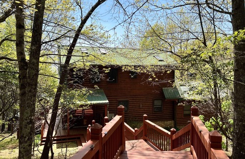 Jasper Cabin | Beautiful N. GA cabin with a pool, trails and waterfalls (Pet-friendly)