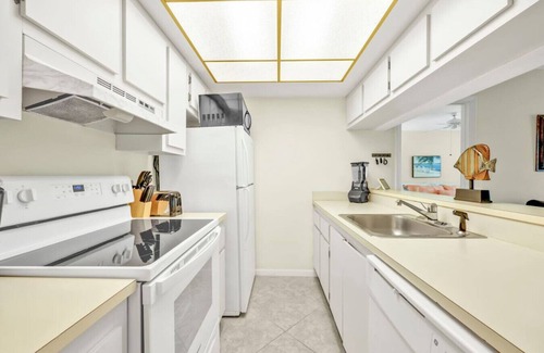 Naples Condo | Beautiful Naples Condo 2/2, 55+ community!