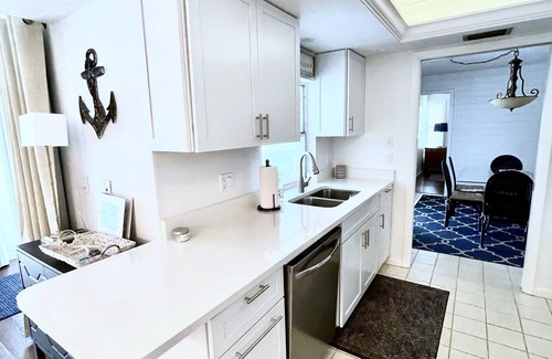 Park Shore House | Beautiful Naples home, walk to private beach!