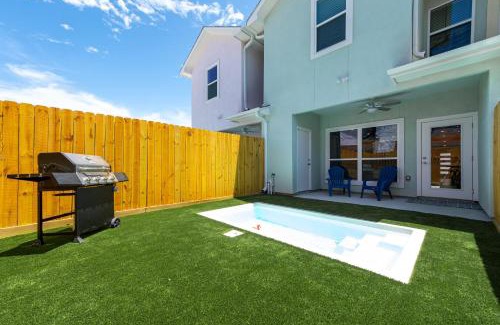 Corpus Christi House | Beautiful New 3 Bedroom Townhouse w/Private Pool