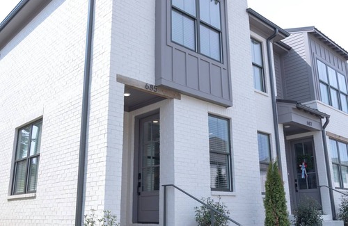 University Hills Condo | Beautiful New 3 Bedroom 3.5 Bath Condo: < 2 Miles from The Grove and Square!