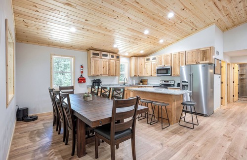 Wisconsin Dells Cabin | Beautiful, new construction 4 bd, 2.5 bath home just minutes from downtown Dells