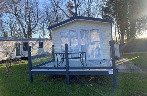 Cresswell House | Beautiful new caravan with decking - 500 yards to beach