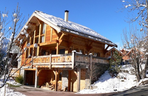 Saint-Chaffrey Ski Chalet | Beautiful new chalet 7 min walk from the slopes