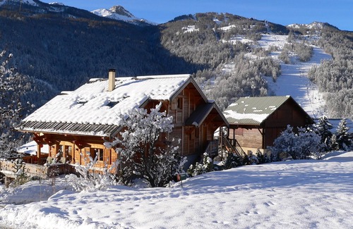 Saint-Chaffrey Ski Chalet | Beautiful new chalet 7 min walk from the slopes
