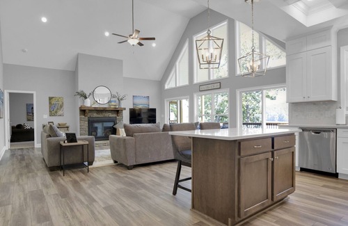 Salem House | Beautiful new construction in Turtle Head community on Lake Keowee