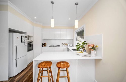 Elizabeth Beach House | Beautiful new home, 280m to the lake, 650m to the Beach, 300m to the pub.
