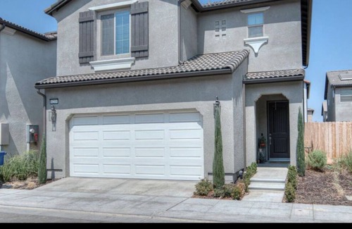 Raisin House | Beautiful new home in a safe quiet Neighborhood