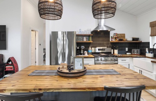 Elkhorn House | Beautiful new home in Elkhorn, at Lake Wandawega.