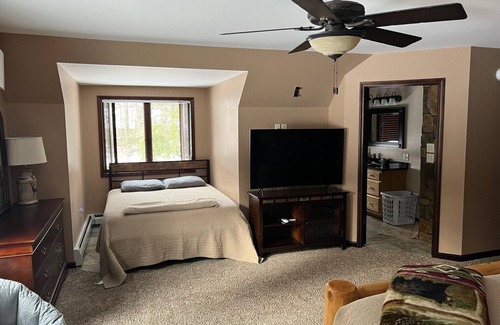 Wetmore Cabin | Beautiful new home on chain of lakes 20 minutes from Pictured Rocks