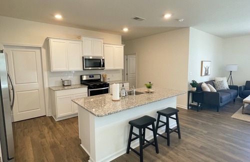 Oak Ridge House | Beautiful new home with lake view near hiking trails