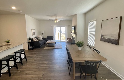 Oak Ridge House | Beautiful new home with lake view near hiking trails