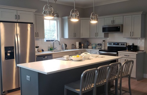 Miami Park House | Beautiful new Lake House Family and pets friendly with beach access!