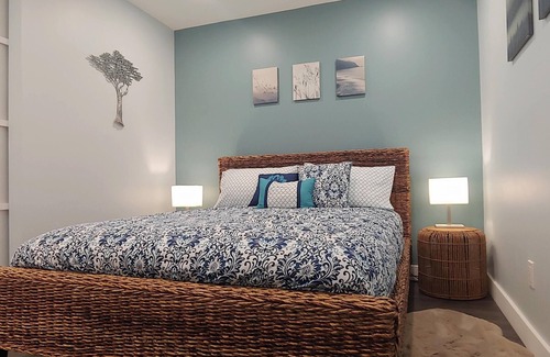 McMillan House | Beautiful new Mountainview Suite - 3 minutes to the highway