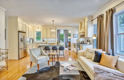 Forest Hills - Woodbourne Condo | Beautiful New Renovation | near T