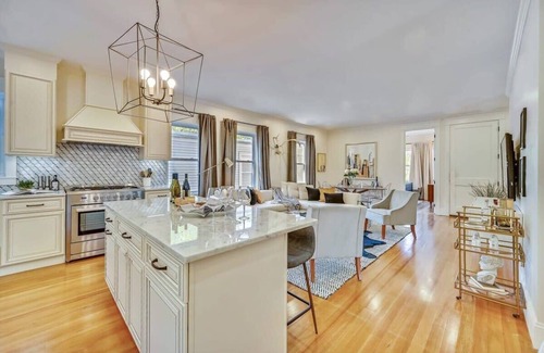 Forest Hills - Woodbourne Condo | Beautiful New Renovation | near T