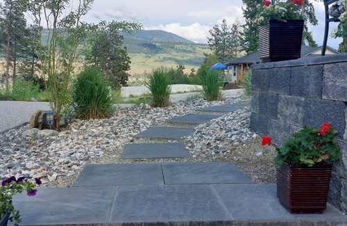 Central Okanagan House | Beautiful New Suite in ideal location surrounded by beaches, wineries & orchards