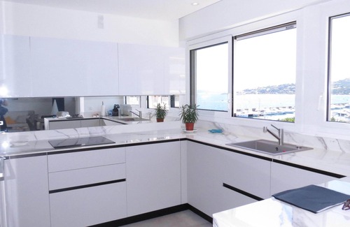 Sainte-Maxime City Centre Apartment | Beautiful new T3 apartment with sea view wifi garage