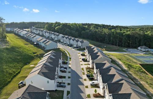 Lithonia Apartment | Beautiful New Townhome 25 mins from Metro Atlanta