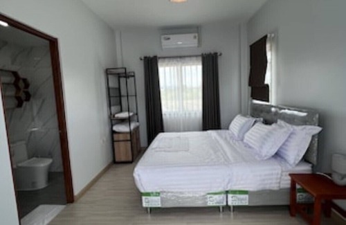 Cha-am Villa | Beautiful new villa by the beach with a pool