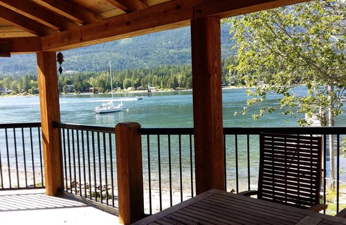 Proctor House | Beautiful Newer Waterfront Home