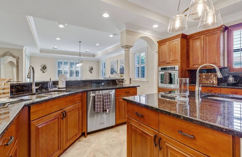 Central Naples House | Beautiful newly furnished home in the heart of Naples - pool & 10 mins to beach!
