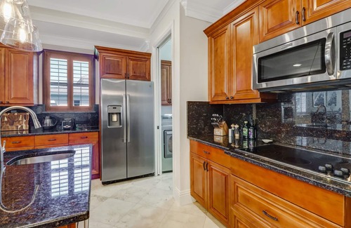 Central Naples House | Beautiful newly furnished home in the heart of Naples - pool & 10 mins to beach!