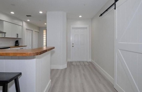 Tropical Cove Condo | Beautiful newly renovated 2 Bed 2 Bath condo in the Lexington County Club