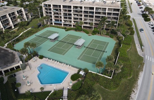 Central Beach Condo | Beautiful newly renovated condo right on the ocean!